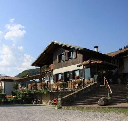Отель Al Fogolar Villa Santina Экстерьер фото